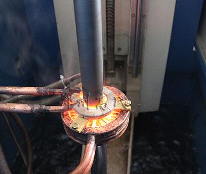 采用高頻加熱爐對直線光軸進行淬火熱處理